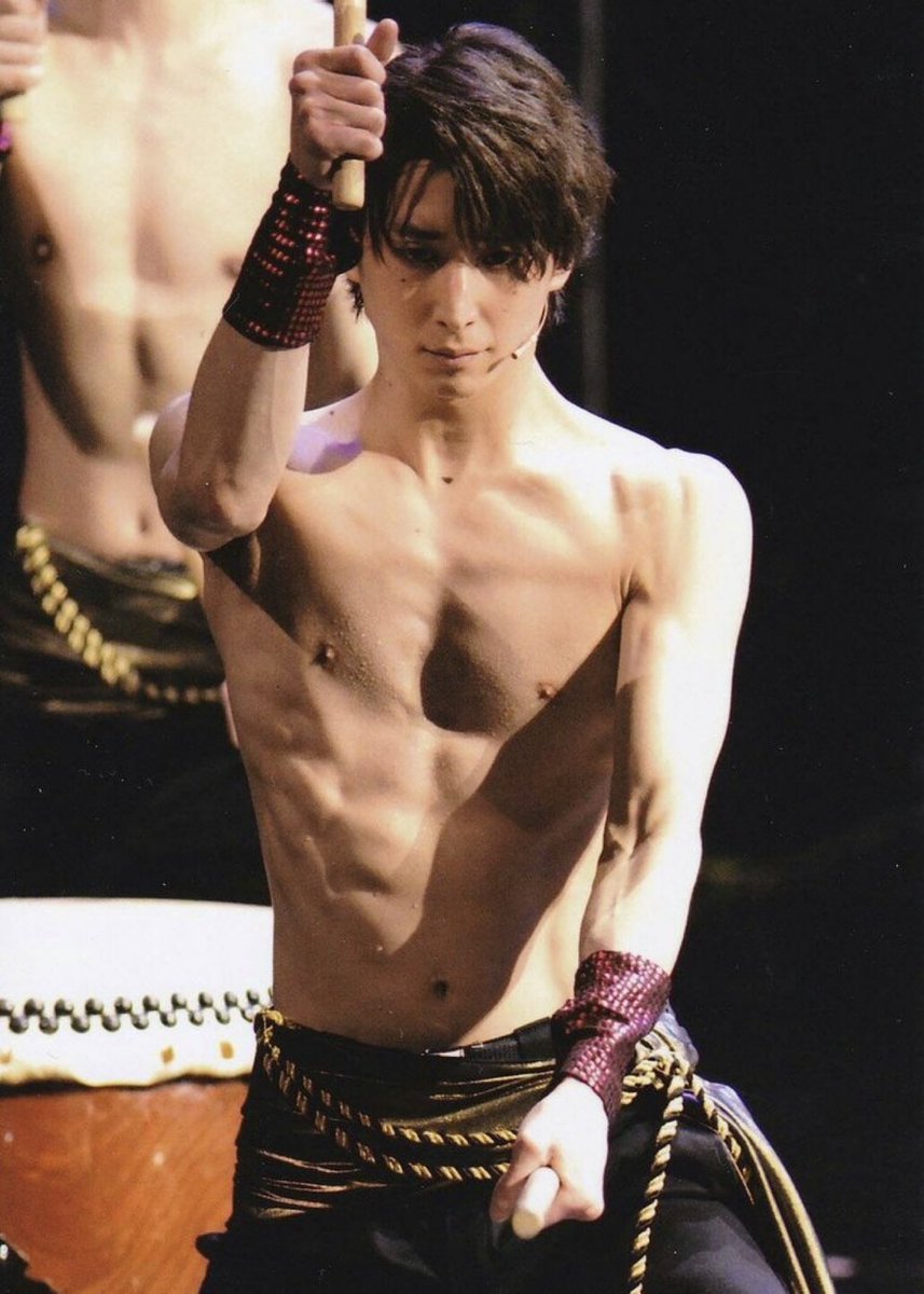 machop_gym5's tweet photo. 佐久間大介（34）

この細さで、この腹筋。

脱いだら普通にバキバキなの
知らなかった。

みんなは知ってた？

#佐久間大介 #SnowMan #筋トレ https://t.co/3IGomPbZtb