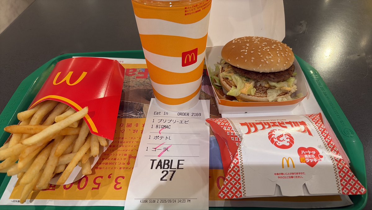 Toshnina3's tweet photo. 今日のおじさんランチ🍙
ビッグマックセット＆エビプリオ🦐コーラとポテトは安定のLLセット😎 https://t.co/57ZHt9h66p