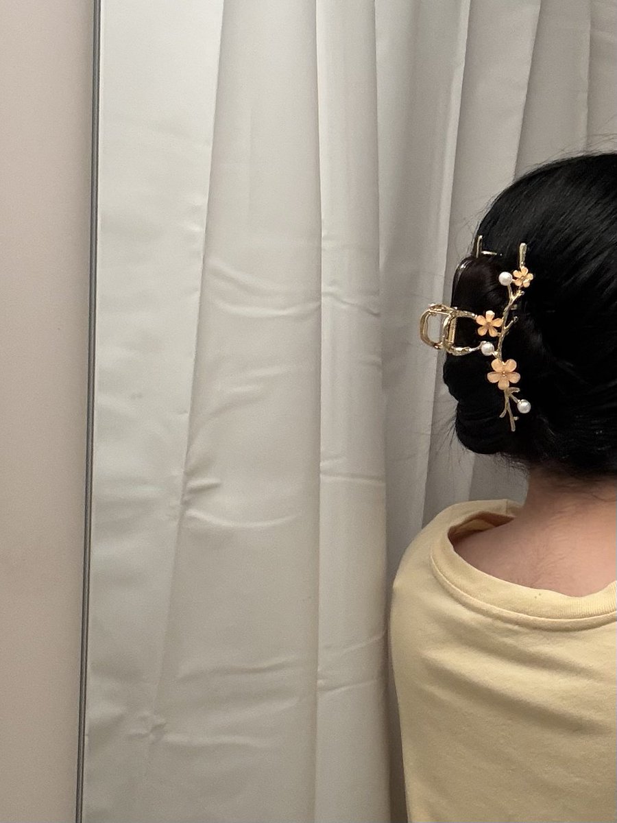 shimashima248's tweet photo. 昨日買ったヘアクリップ、早速使ってみた！いい感じ◎
何回も失敗したけど、なんとか留めれたけん練習あるのみ https://t.co/k1fhQMaQKs