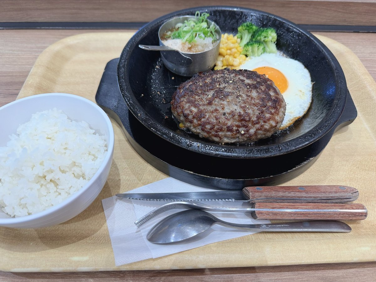 AliceEngineer05's tweet photo. レッスン🎹終わったからご飯😋

久しぶりのレッスン楽しかった！

受賞者記念コンサートがやばい😂
今日から真面目にやらな。。。（遅） https://t.co/qhVSWKw5Uh