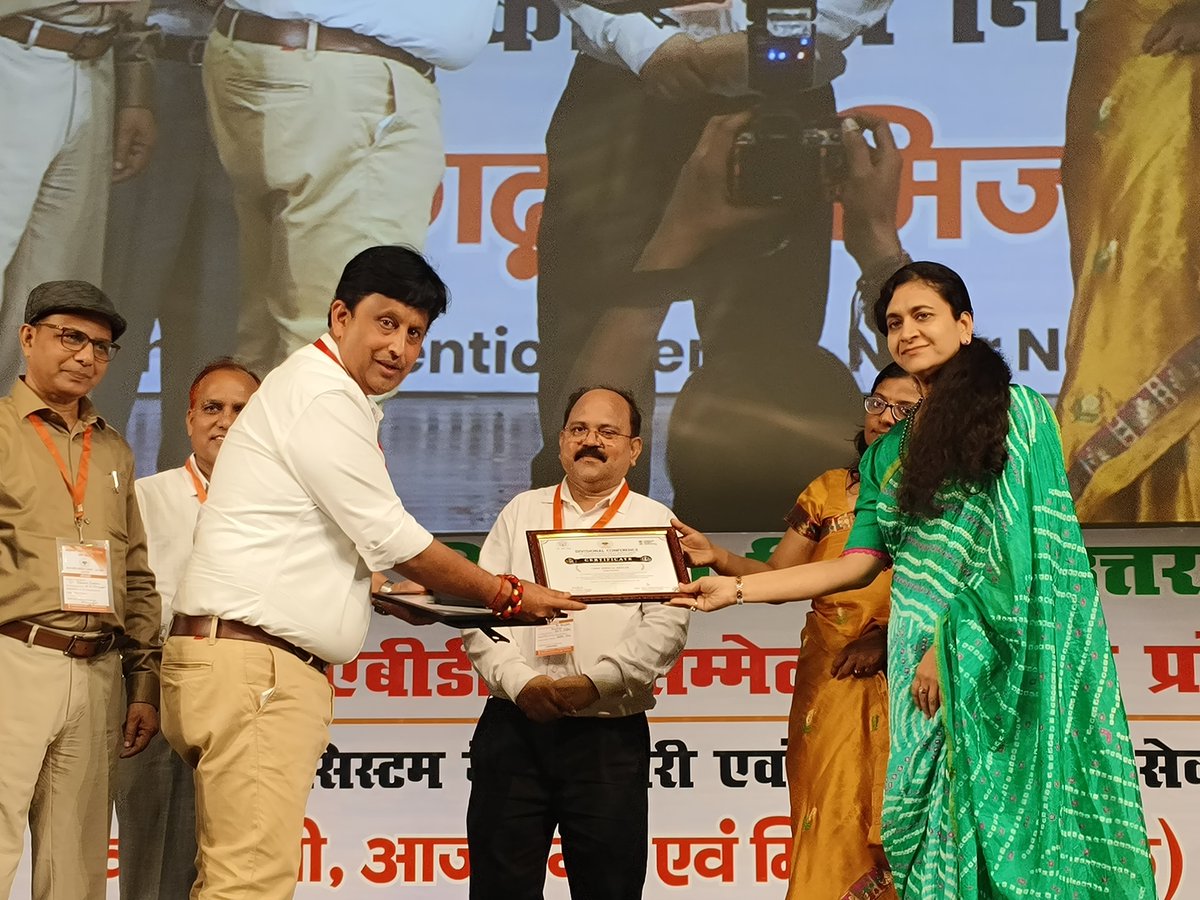 abdmupofficial's tweet photo. Smt. Ritu Maheshwari, Secretary, Medical, Health & Family Welfare, felicitated government and private healthcare facilities for their commendable efforts in advancing ABDM adoption and digital health implementation.@AyushmanNHA @MoHFW_INDIA @UPGovt @InfoDeptUP @CMOfficeUP @brajeshpathakup @rituias2003