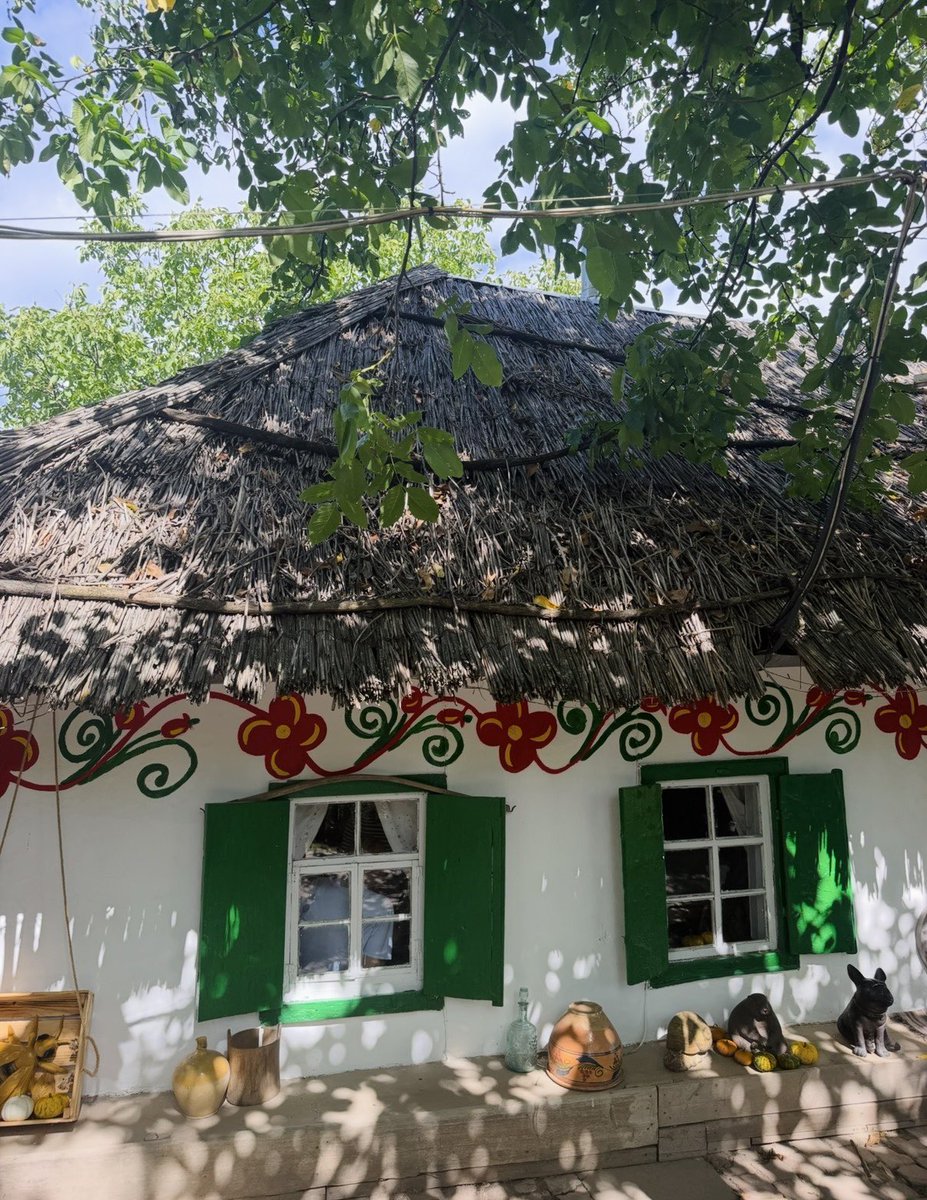 Christina_L10's tweet photo. «Є місця, які бачиш очима, а є ті, які відчуваєш серцем. Черкащина — саме така».

«Черкащина — край козацької волі,Шевченківського слова і безмежного українського неба».

🇺🇦💞 https://t.co/xiCjECK2ZH