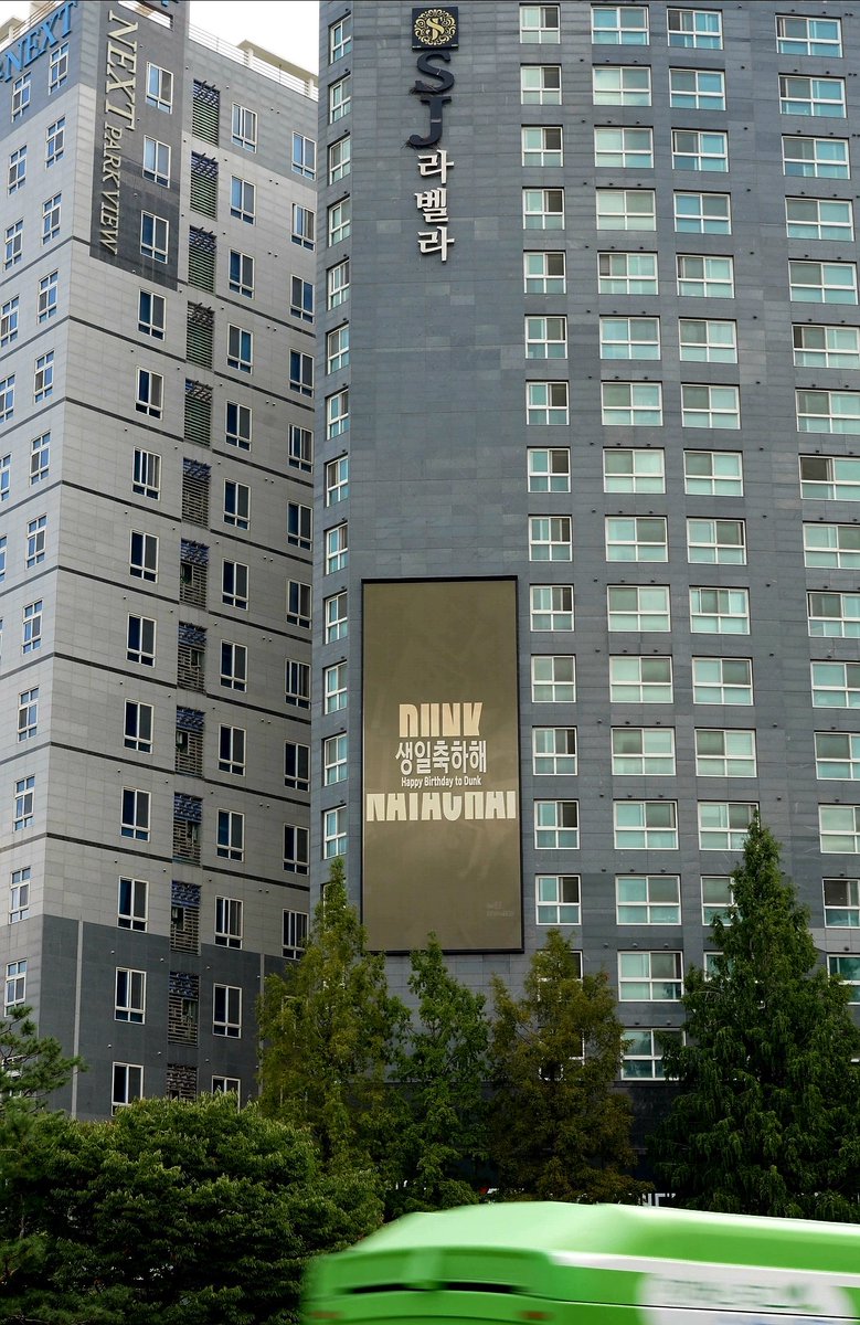 healingmeow55's tweet photo. 🖤🐻‍❄️ @dunknatachai 's birthday!
Time to celebrate together! 🎉

📽️ Birthday LED Billboard Event 🎞️
 🗓️ Saturday, September 26th
📍 SJ Labella Building
📮 350 Hwagok-ro, Gangseo-gu, Seoul
 ⏰ 7:30 AM – 10:00 PM
 🎁 Project by: Healing (@healingmeow55)

#dunknatachai #dunkdunk https://t.co/A4HdxdQQtC