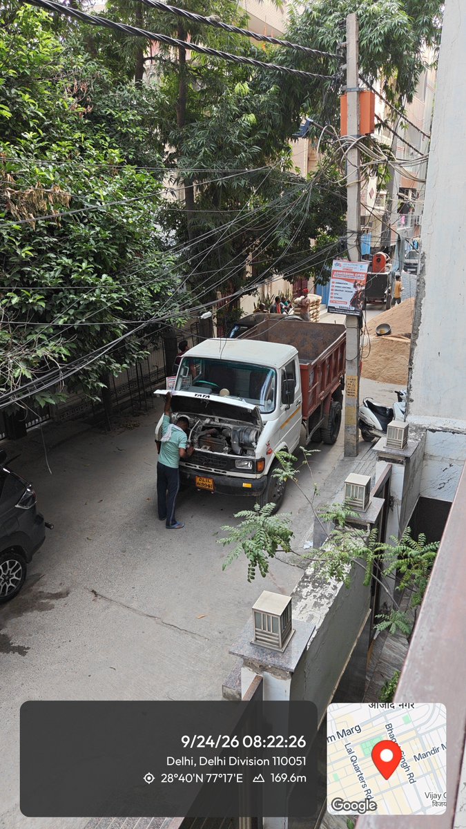 decent_anjum's tweet photo. @dtptraffic , please tell me whom to call out for OBSTRUCTION OF TRAFFIC by CONSTRUCTION MATERIAL ON ROAD, despite repeated complaints and no action https://t.co/ImpGTE7Sh8