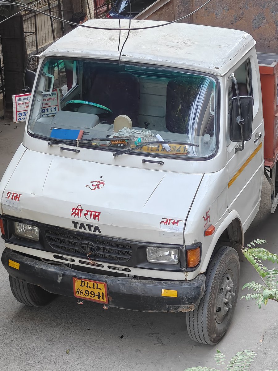 decent_anjum's tweet photo. @dtptraffic , please tell me whom to call out for OBSTRUCTION OF TRAFFIC by CONSTRUCTION MATERIAL ON ROAD, despite repeated complaints and no action https://t.co/ImpGTE7Sh8