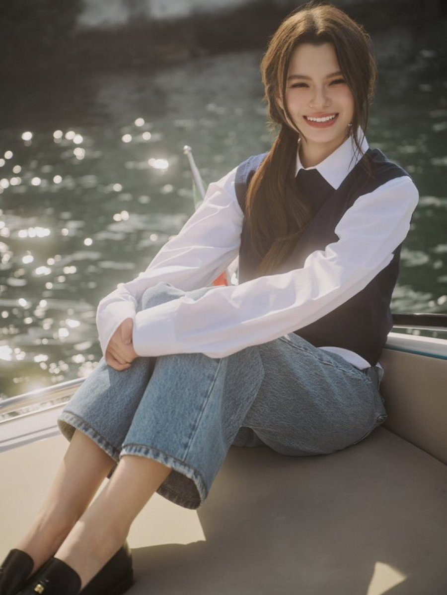 jitlada1124's tweet photo. น่ารักจังเลย 

#BeckyxMFWTodsSS27
#TodsSS27
#Tods
#MilanFashionWeek
#beckysangels https://t.co/OfCsk7fW7j