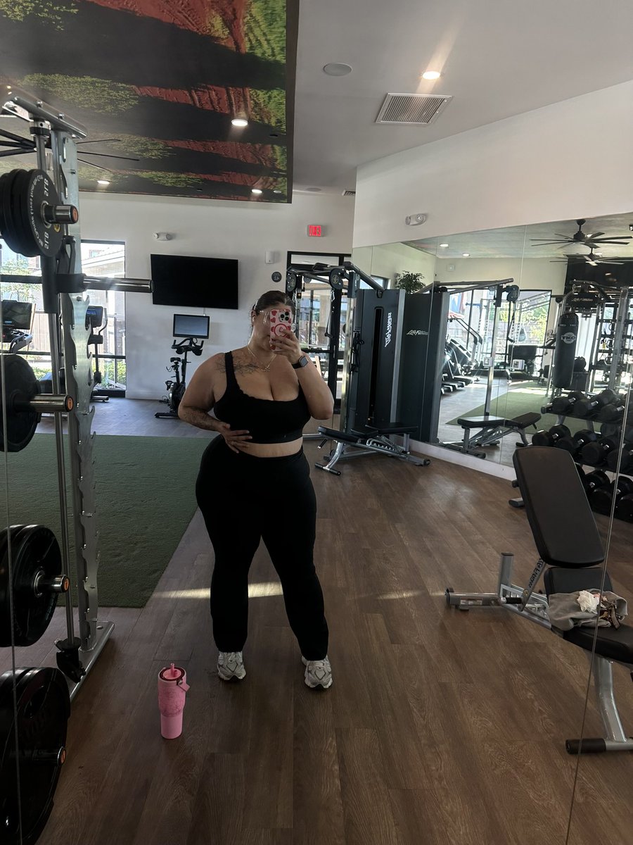 Kittycanelaxo's tweet photo. Need a muscle daddy 🐾🩷 can you lift 280lbs? https://t.co/SCJ0P21G0z