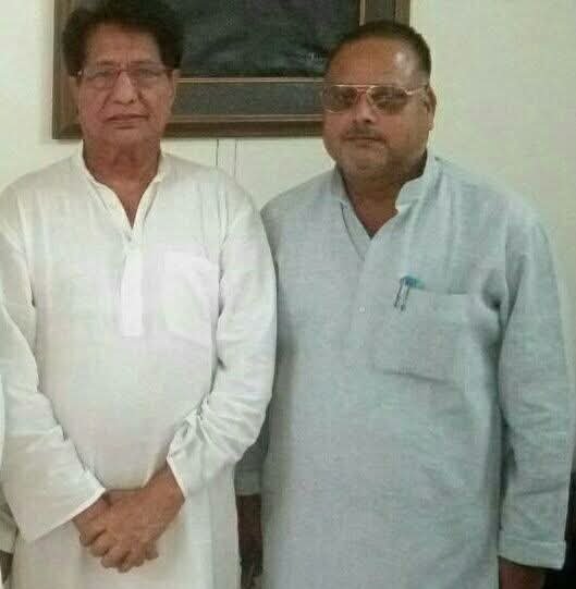 MalikBirpal's tweet photo. हार्दिक बधाई एवं शुभकामनाएं 

राष्ट्रीय लोकदल के राष्ट्रीय अध्यक्ष एवं माननीय केंद्रीय मंत्री चौधरी जयंत सिंह जी के निर्देश पर प्रदेश अध्यक्ष श्री ऐश्वर्या राज सिंह जी द्वारा श्री रमेश सिंह सैंथवार जी को संतकबीर क्षेत्र का क्षेत्रीय अध्यक्ष मनोनीत किए जाने पर हार्दिक बधाई एवं शुभकामनाएं।

हमें पूर्ण विश्वास है कि श्री रमेश सिंह सैंथवार जी अपने अनुभव, समर्पण एवं संगठन के प्रति निष्ठा के साथ संतकबीर क्षेत्र में राष्ट्रीय लोकदल के संगठन को और अधिक मजबूत एवं प्रभावी बनाने में महत्वपूर्ण भूमिका निभाएंगे।

आपके नेतृत्व में संगठन को नई ऊर्जा मिले और पार्टी की नीतियों एवं विचारधारा को जन-जन तक पहुंचाने का कार्य और मजबूती से आगे बढ़े, ऐसी मंगलकामना है।

नवदायित्व के लिए पुनः हार्दिक बधाई एवं उज्ज्वल कार्यकाल की शुभकामनाएं। 

जय रालोद 
जय चौधरी जयंत सिंह जी
किसान–मजदूर एकता जिंदाबाद
भाईचारा जिंदाबाद

#राष्ट्रीयलोकदल #चौधरीजयंतसिंह #ऐश्वर्याराजसिंह #रमेशसिंहसैंथवार #संतकबीरक्षेत्र #RLD #संगठन