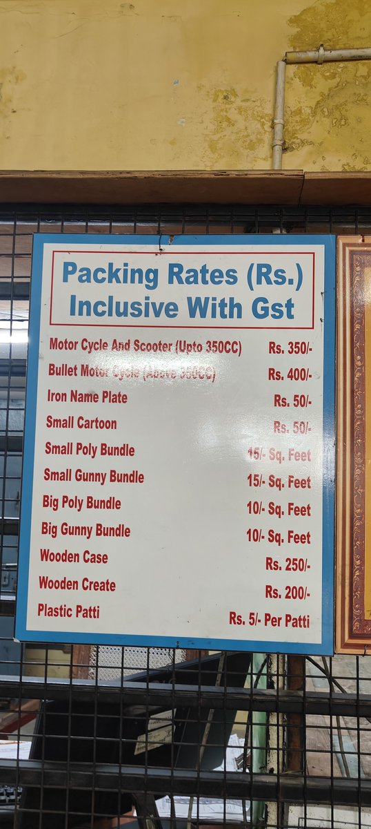 Jignesh6685's tweet photo. @RailMinIndia @RailwaySeva
I was charged ₹200 for packing my railway parcel of size 90 × 84 × 24 cm by Singh Rail Cargo Co. &amp; Packaging Service.
The displayed rate board clearly states Small Poly Bundle – ₹15/Sq. Ft. (GST inclusive). https://t.co/afvGwUNFFv