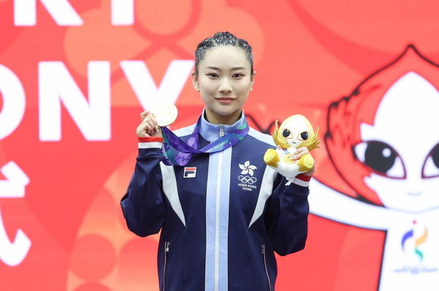 tang__kira's tweet photo. Gadis Wushu yang mendapat dukungan dari Kai EXO dengan gestur mahkota menepati janjinya bawa pulang medali emas.

Sama seperti sang idola, ada seorang gadis yang juga ingin bersinar di atas panggung.

 Atlet Hongkong Lydia Sham Hui Yu (26 tahun) berhasil meraih medali emas di Asian Games lalu, mimpi terbesarnya saat itu. Ia berkata, semua berkat EXO. Berjanji pada Kai untuk membawa pulang medali emas, ia berlatih dengan keras.