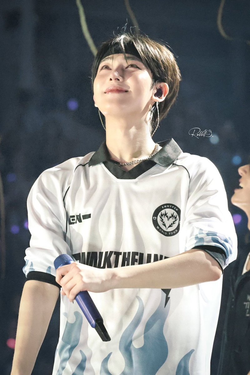 sweetpeachboy's tweet photo. 헤어밴드 쓴 떠눙이 또 보고싶다...... https://t.co/gRz97kF8Qz