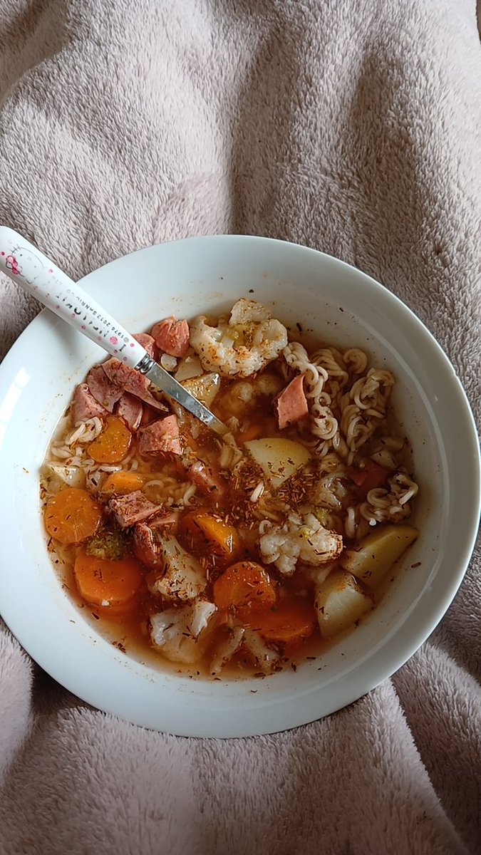 MaciieMay's tweet photo. Soup i had earlier mm i love soup, i had some mousse before too i couldnt wait till after dinner i love mousse😔 https://t.co/Yf10gx9vzr