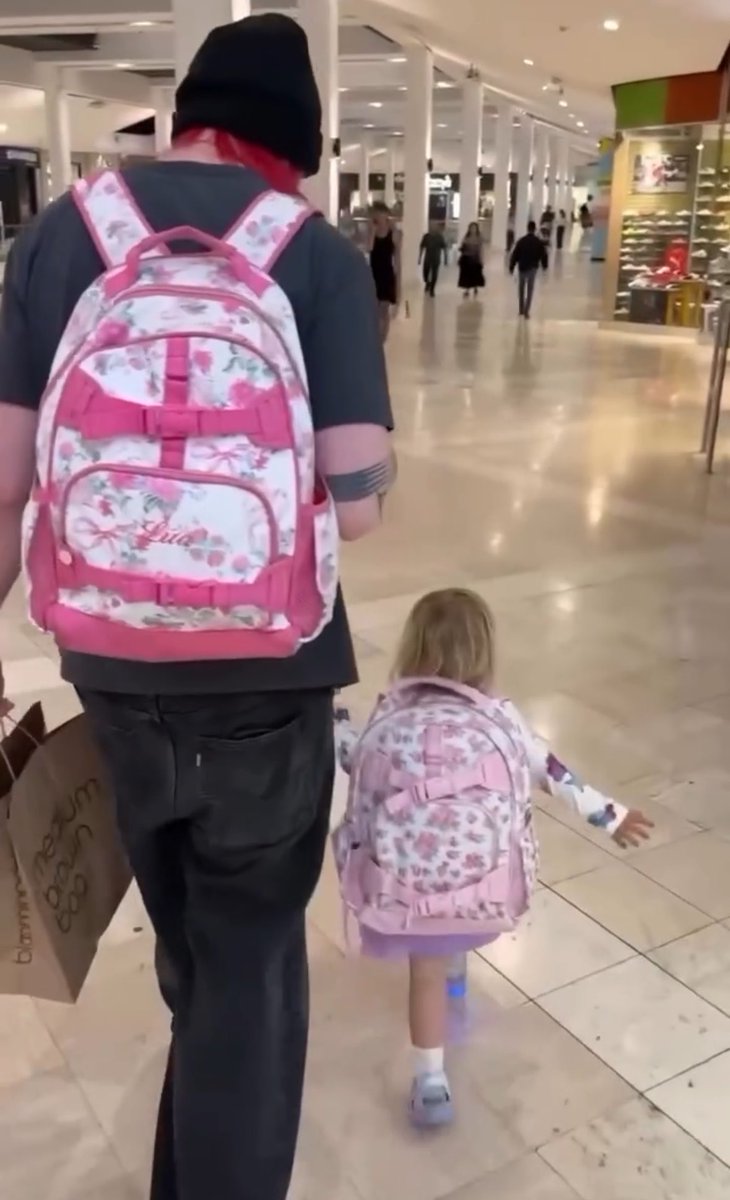 mgccontents's tweet photo. i love big emo girl dads 🖤💘 https://t.co/TCtrGCaMN8