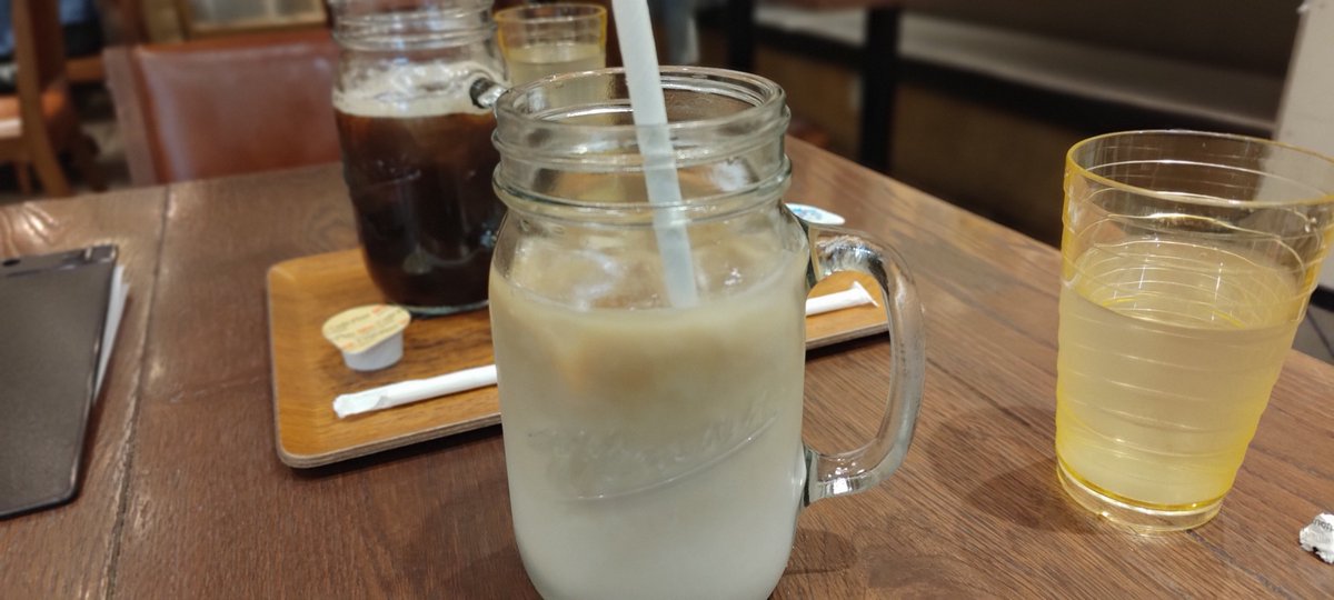 1m_0's tweet photo. 駅ナカのカフェで休憩 https://t.co/GGgPl74JWx