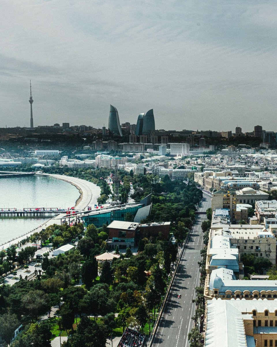 bingxegypt's tweet photo. المحركات تزأر، وأجواء التفاؤل والاندفاع لا تقتصر على السوق فحسب، بل تملأ الأجواء استحقاقاً لسباق جائزة آذربيجان الكبرى (#AzerbaijanGP) أيضاً.

باكو، نحن قادمون من أجل أداء استثنائي! 🤜🤛

#DriveBeyond #BingXScuderiaFerrari https://t.co/0UhO4CamA3