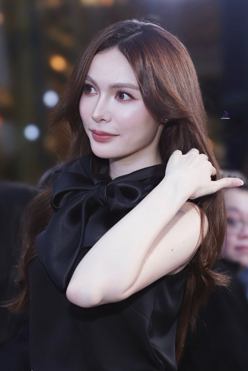 littleprince_21's tweet photo. ไม่มูฟออนค่ะ 🖤💐 @itscharlotty 

CHARLOTTE X EFW2026
#EFW26PressConXCharlotte
#ชาล็อตออสติน #CharlotteAustin https://t.co/uXLfKaMOsT