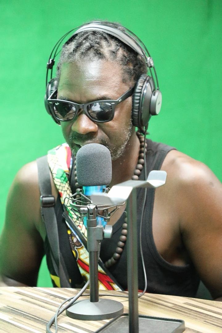 AzatBello's tweet photo. Bello.B in Ghana at africaglobalradio #ghana #emcee #boombap https://t.co/Axu9EaEOtu