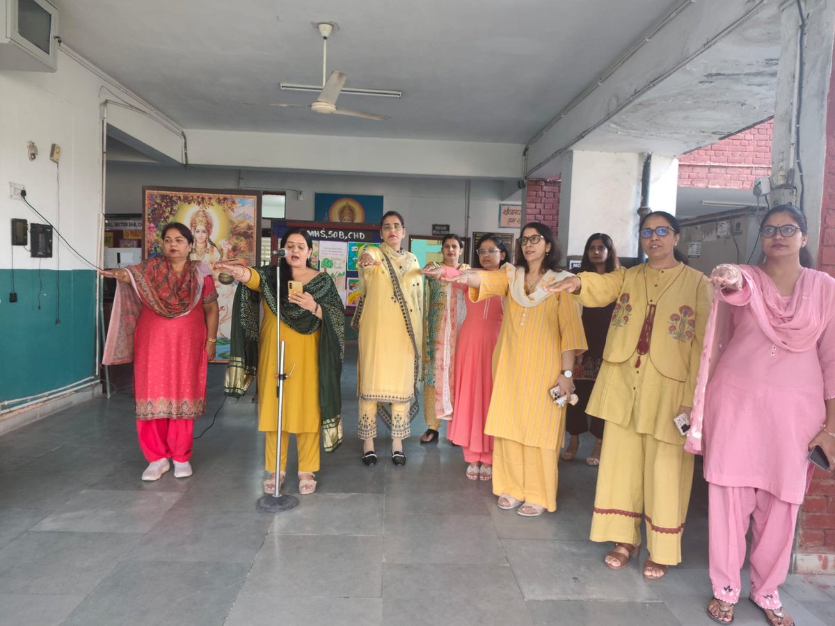 gmhs_50's tweet photo. Swachhata Hi Seva pledge and Diya Prajwal Ceremony were organised under #SevaSankalp at GMHS-50 during the morning assembly. A meaningful step towards cleanliness, service and collective responsibility. #SwachhataHiSeva
#mcchandigarh 
#SHS2026 https://t.co/S1ELSANncv