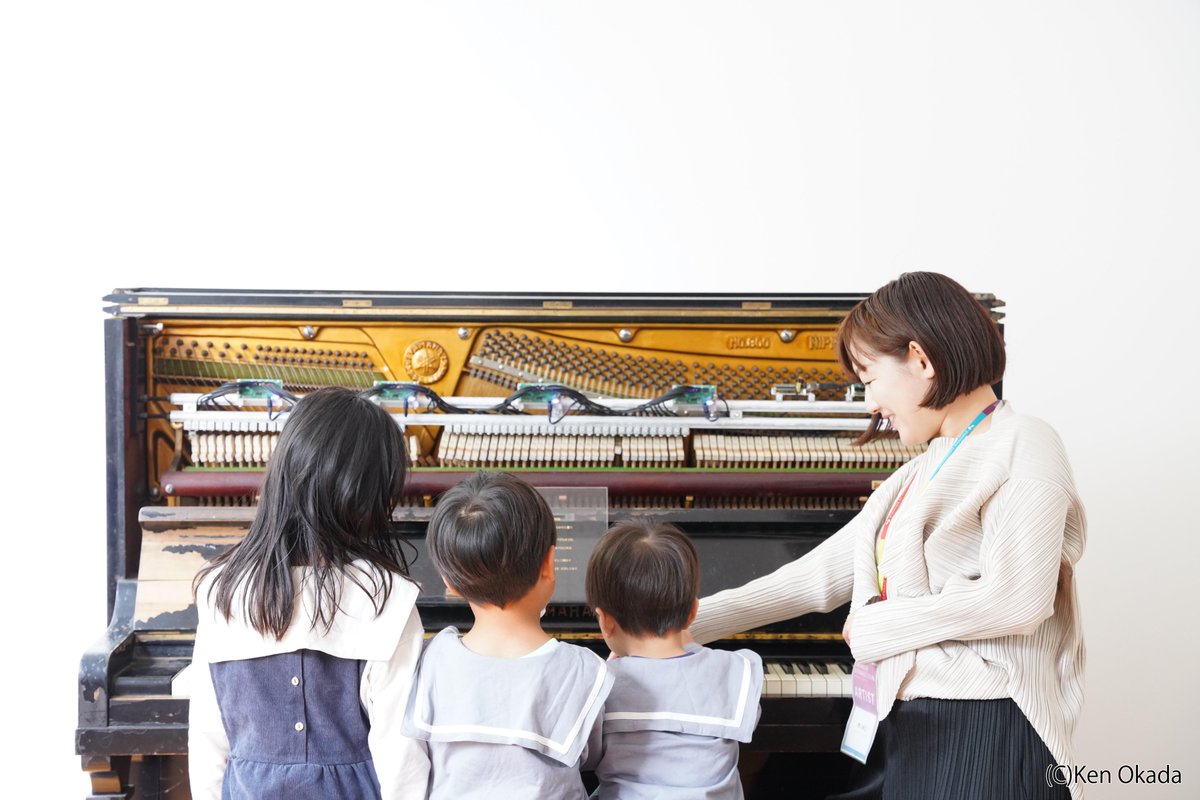 APAT_info's tweet photo. 🔀 AICHI NEXT： Performing Arts Project 🔀
野口 桃江『心音（こころね）ピアノ : Revivify 236283』

「ここだけは見逃さないで！」と思うポイントを野口さんに聞きました👂

+‥‥‥‥‥‥‥‥‥‥‥‥‥‥‥‥‥‥‥‥+

ディアボロと即興演奏によるパフォーマンスと、
来場者が自由に楽器に触れて体験できる時間があります。
展示中、ピアノの譜面台に置かれるのは、
日本語・英語・点字による「言葉の楽譜」。
ぜひ、ご自身の脈拍と一緒に音を奏でてみてください。

+‥‥‥‥‥‥‥‥‥‥‥‥‥‥‥‥‥‥‥‥+

���Challenge stage A〉
📍 愛知芸術文化センター内 2階フォーラム Ⅰ
📅 10月16日(金)   15:15〜15:30
　　　　17日(土)　13:30〜13:45
〈体験展示〉
　   10月16日(金)   16:30〜18:00
　　 　  17日(土)   12:30〜13:15
🎫 予約不要｜無料（椅子席などはございません）

詳細はこちら：https://t.co/2rasCBZ6nO