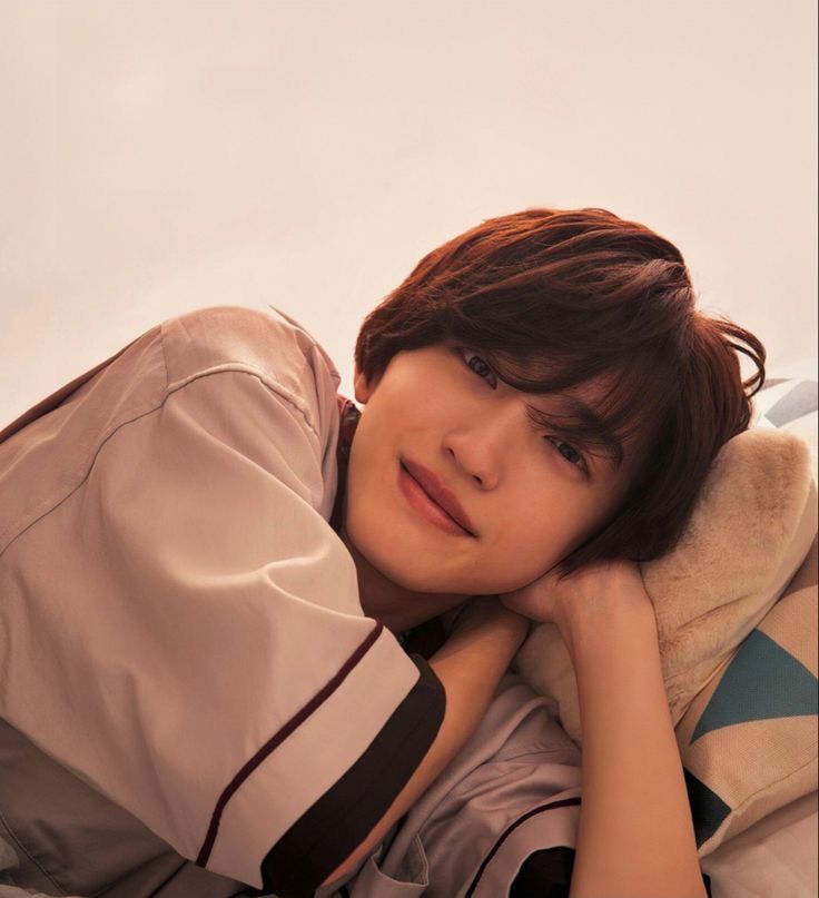 fanNaniwaNews's tweet photo. 💗道枝駿佑、待望の表紙！

「BARFOUT! 11月号」
10月21日発売📖✨

表紙＋8Pに加えて、
A3サイズの特製両面ピンナップも付属！

道枝くんの魅力をたっぷり楽しめる
注目の一冊になりそうです✨

▼予約受付中
https://t.co/XLIuZzD6Fq

#PR #なにわ男子 #道枝駿佑 https://t.co/FvNsamPLUB
