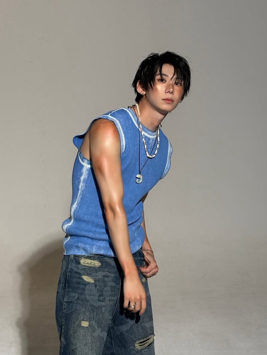 ohellobear's tweet photo. pls tell me im not the only one who thinks fhey look alike https://t.co/h0WgFHr6pF