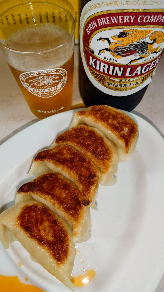 amnneziac's tweet photo. 餃子はビア！ https://t.co/3dAcJmqvir