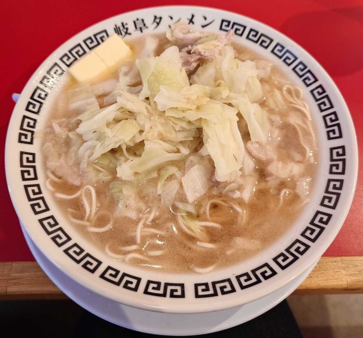 absolute0614's tweet photo. とある場所へ行く時は必ず食す！
と言うマイルール！

疲れた身体に沁みる〜🍜 https://t.co/nfDZ4jaCHA