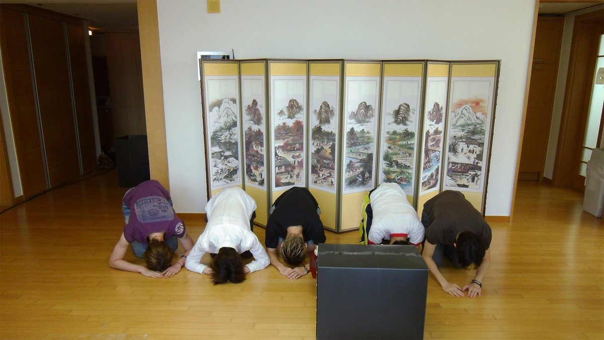 cortis_bighit's tweet photo. guess what we did this chuseok📦 check it tmr

#CORTIS #코르티스 https://t.co/yvSLw8sgts