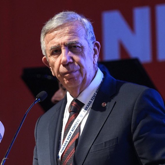 HaberKupur's tweet photo. Mansur Yavaş: "Medyada her şeyi benim cumhurbaşkanlığı adaylığına bağlayanlar var. 

Bu istifa kararının Cumhurbaşkanlığı seçimiyle hiçbir ilgisi yok. Medyada söylenenleri şaşkınlıkla izliyorum.

Aslında CHP'den ayrılma gibi bir niyetim yoktu. Ama sert ve üstenci sözlerden sonra artık 1 dakika duramayacağıma ve istifa zamanının geldiğine karar verdim. 

Bundan sonra kalmam doğru olmazdı." (Independent Türkçe)