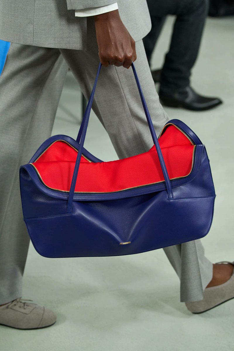 izzah_vl's tweet photo. bags from jil sander ss'27 with linings exposed and draped over the front. a very interesting representation of the charming "mishaps" of everyday life. https://t.co/vX6p6wVvhS