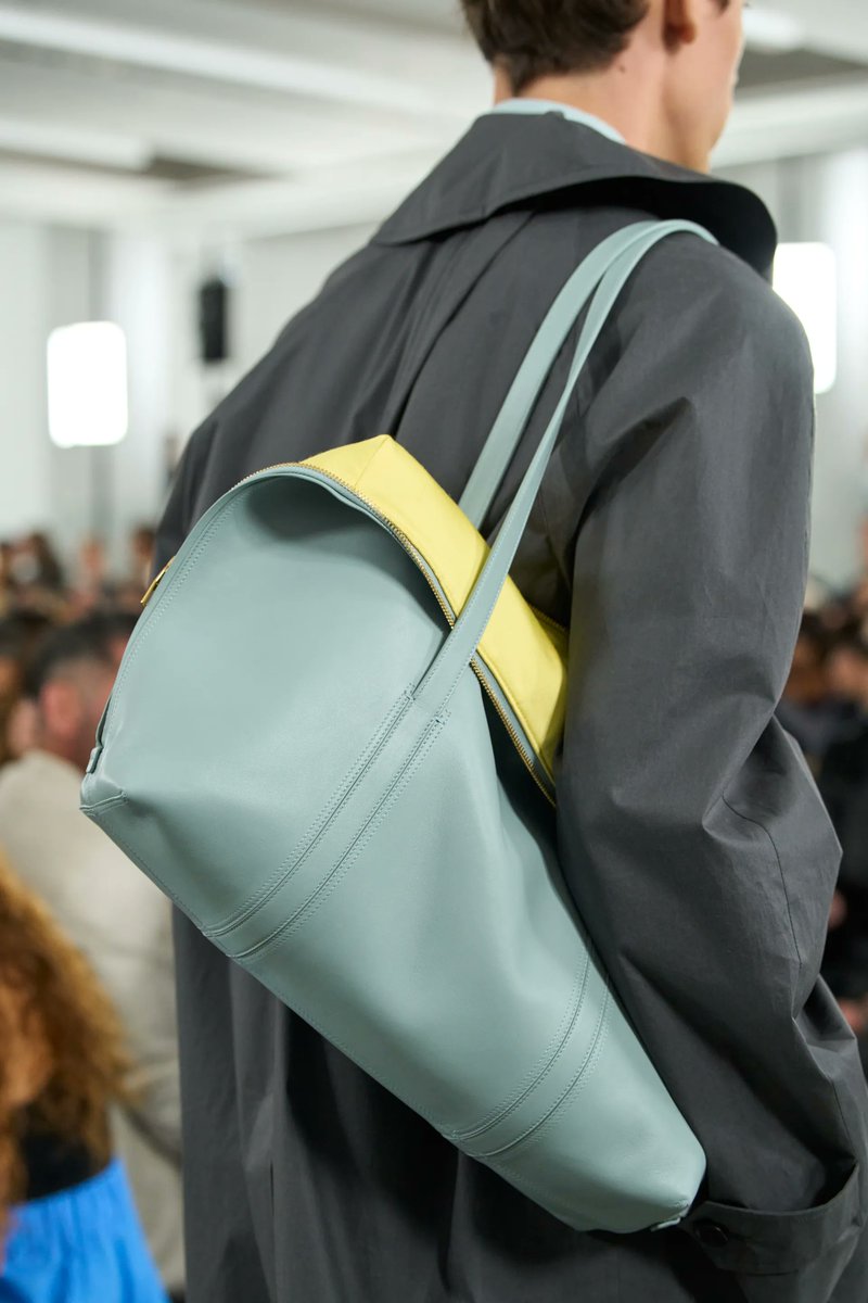 izzah_vl's tweet photo. bags from jil sander ss'27 with linings exposed and draped over the front. a very interesting representation of the charming "mishaps" of everyday life. https://t.co/vX6p6wVvhS