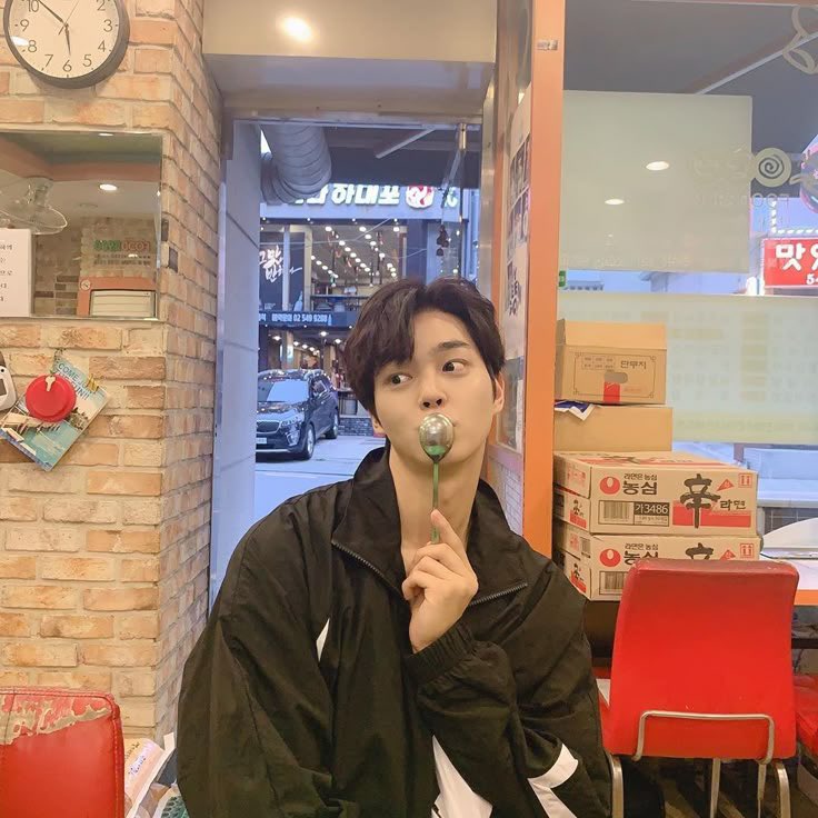 ketchup_1997_'s tweet photo. <연하 폰배경
                                                        연상 폰배경> https://t.co/jaXE05Rvg4