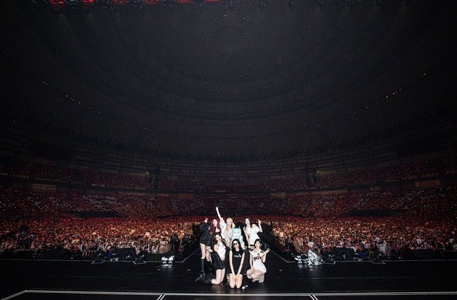 YGFacts_sprt's tweet photo. BABYMONSTER made their debut at the Kyocera Dome Osaka for a two-day show, filling the venue with 90,000 audiences.

CHOOM WOLRD TOUR IN JAPAN which completed 11 performances across 6 cities, drew a total of 200,000 spectators.

🔗 https://t.co/uhkNSl5zLb

#BABYMONSTER #베이비몬스터 @YGBABYMONSTER_