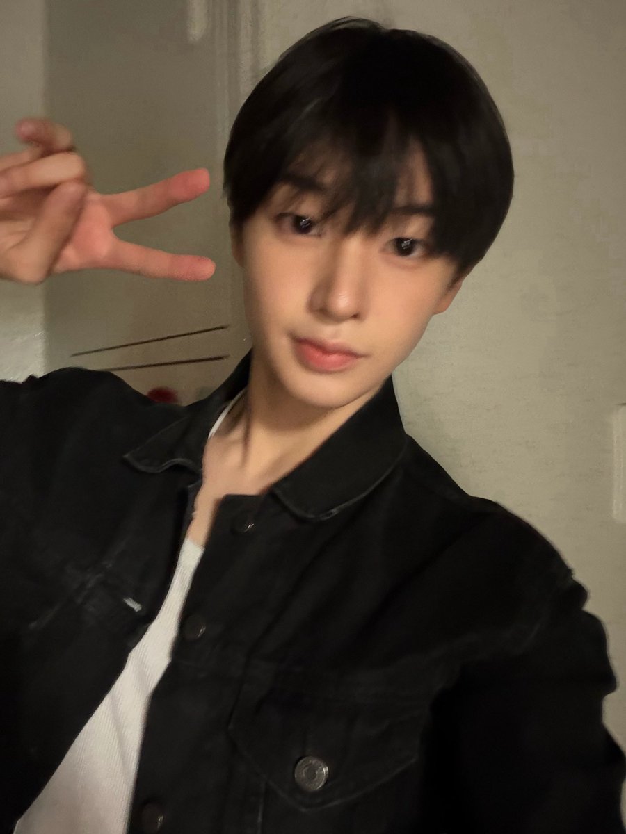muu_uz17's tweet photo. 완전 존잘남. https://t.co/9P5uc1dR4o