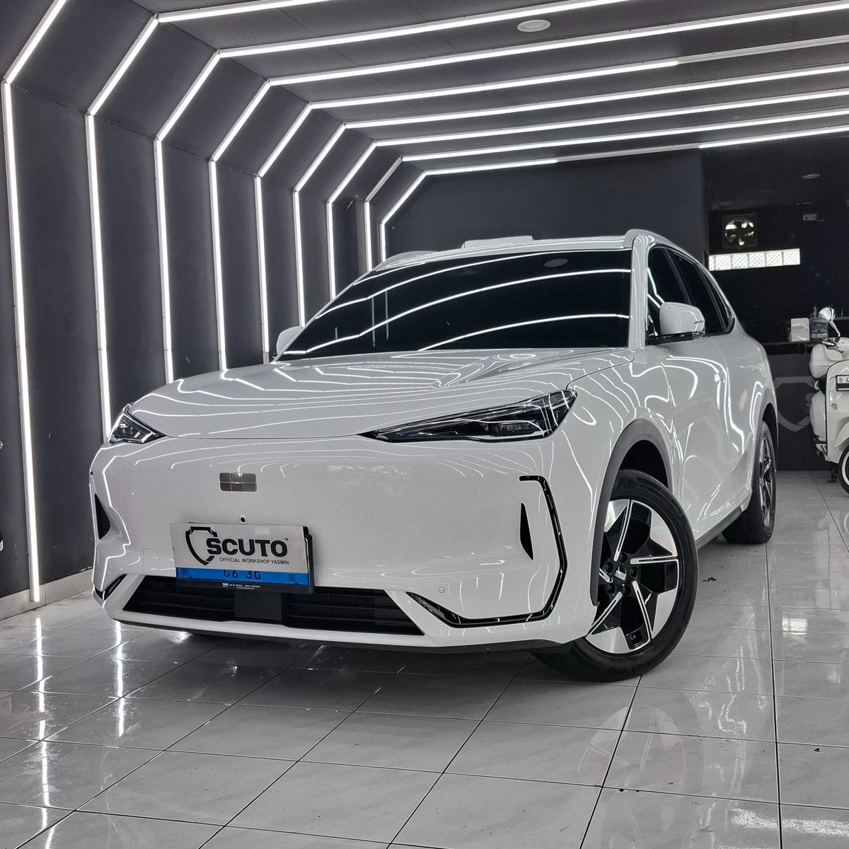 DerenSay's tweet photo. Geely EX5 after Nano Ceramic Coating by Scuto Yasmin. Long-lasting gloss, wet-look finish, hydrophobic protection, and better resistance to fading, yellowing, and extreme weather. Book now at Scuto Yasmin, Bogor. Contact: 0812-8877-9077 https://t.co/vBb9fJCPB5