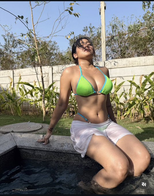 allaboutworldha's tweet photo. Summer 🏝️
#SofiaAnsari https://t.co/qxGhXZwjNx