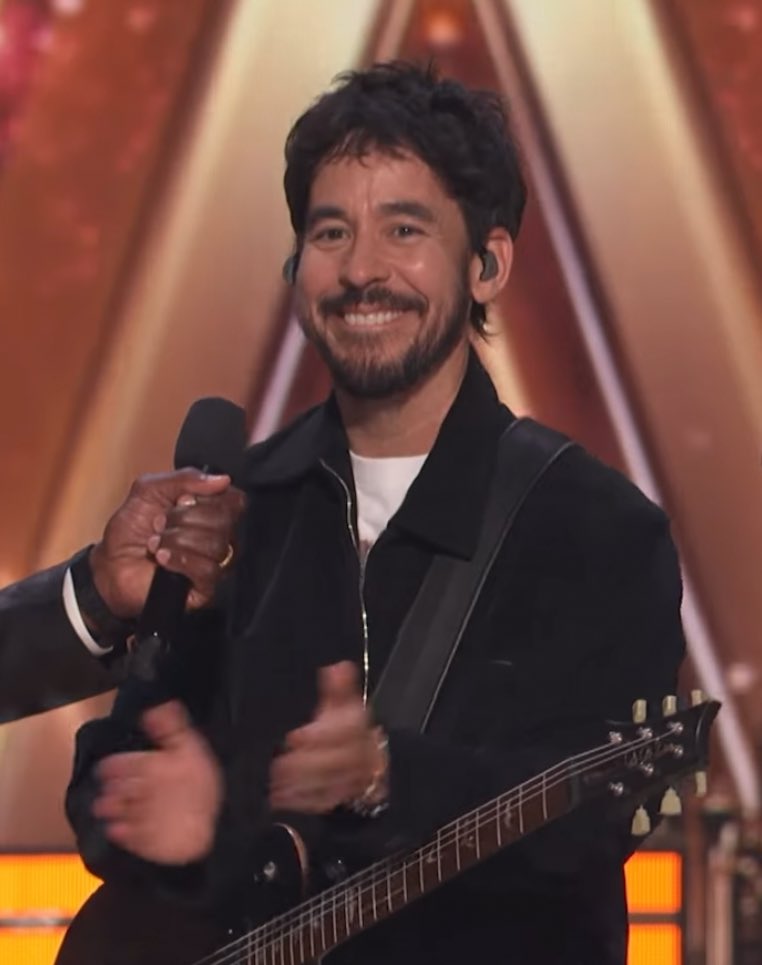 BroodingAnanas's tweet photo. GOOD MORNING TO THE FLUFFY SHINODA ONLY OH MY GOD😭😭😭 https://t.co/yzXckl0X6B