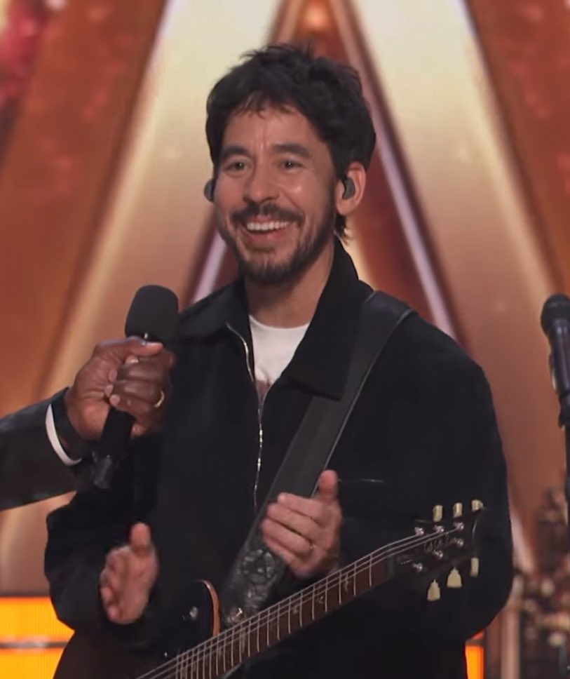 BroodingAnanas's tweet photo. GOOD MORNING TO THE FLUFFY SHINODA ONLY OH MY GOD😭😭😭 https://t.co/yzXckl0X6B