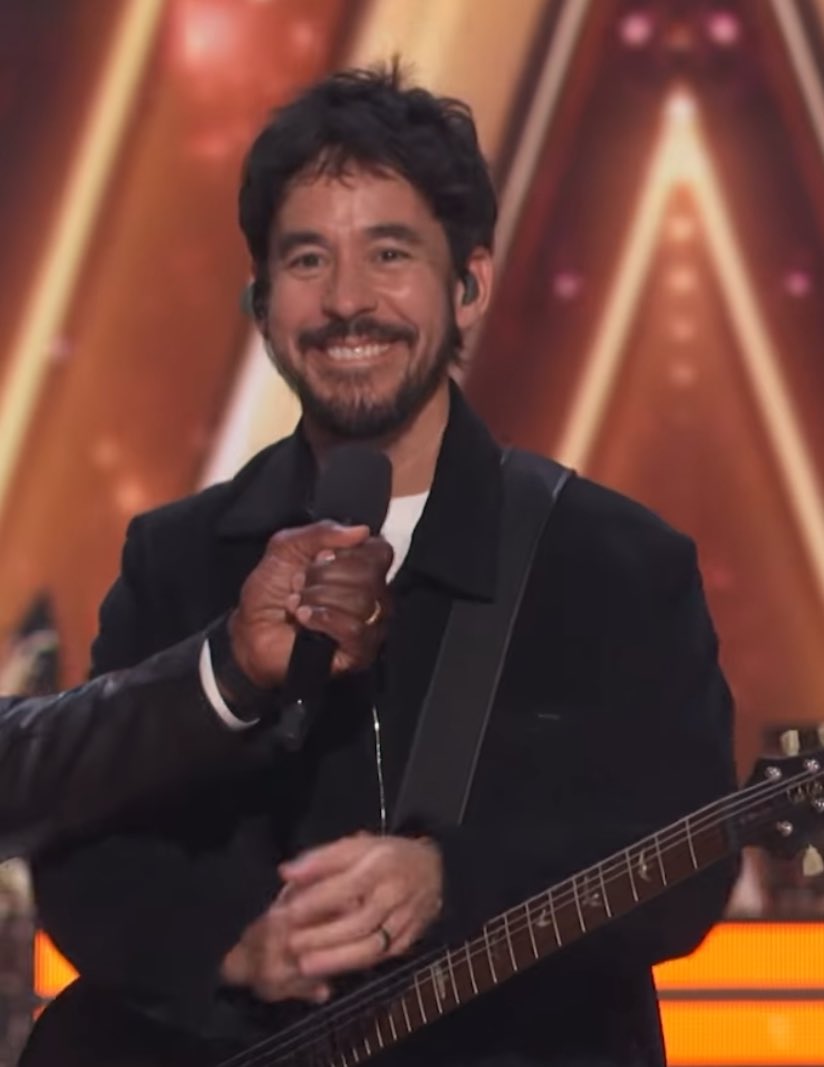 BroodingAnanas's tweet photo. GOOD MORNING TO THE FLUFFY SHINODA ONLY OH MY GOD😭😭😭 https://t.co/yzXckl0X6B