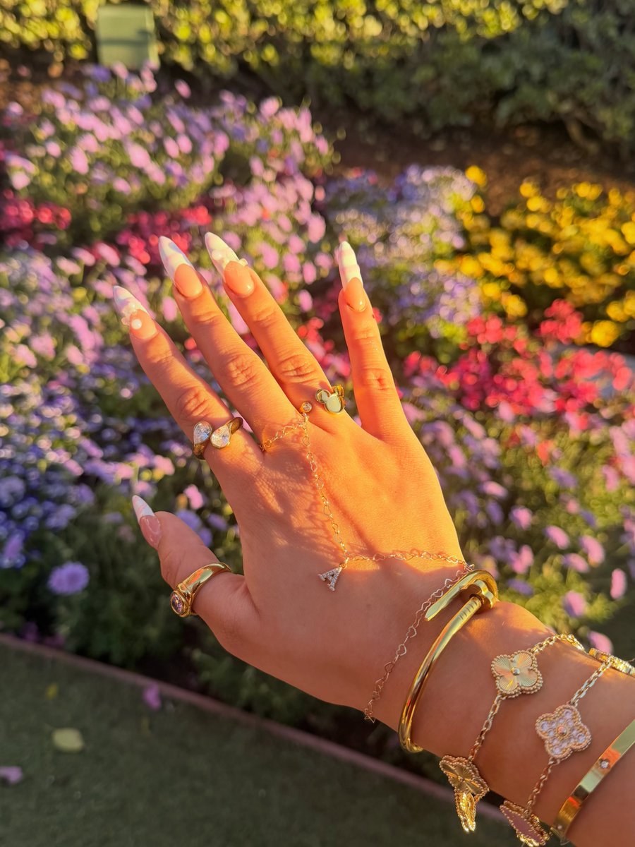 Official_BBB11's tweet photo. Summer OOTD + accessories. Our Luxe Babes are obsessed with their jewelry. Shop new arrivals online or visit our Whittier studio. Permanent jewelry available in-store. Open Tuesday–Sunday. Sign up for our newsletter for first access to new drops. https://t.co/ohFCA4UALw