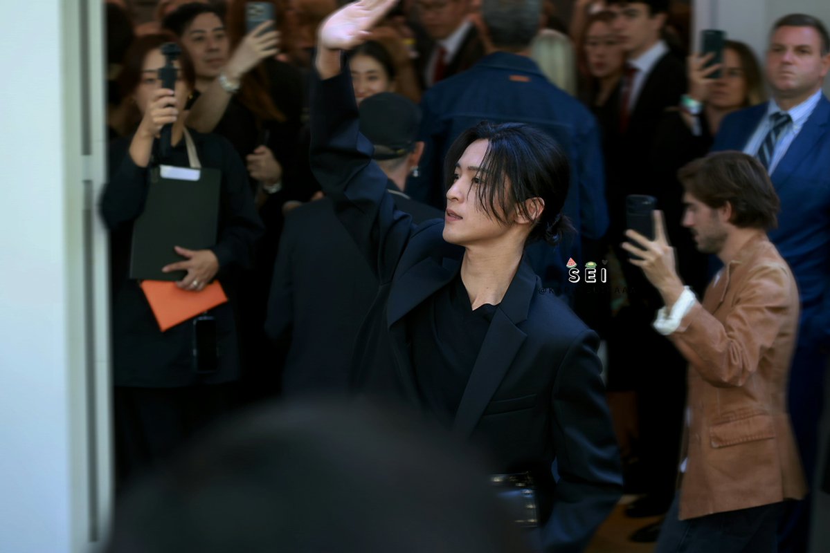 kappasuikaaa's tweet photo. 230926 FENDI SPRING/SUMMER 2027
目黒蓮 PREVIEW 

⭕️ REPOST OK 

 ❌️ PLEASE DO NOT CROP/EDIT MY LOGO OUT ❌️ 

 ❌️ DO NOT EDIT W/O PERMISSION ❌️ 

side view wonders 🖤

#RenMeguro 
#目黒蓮 
#RenMeguroxFendi
#Fendi 
#FendiSS27 https://t.co/6r1fi9Cgxm