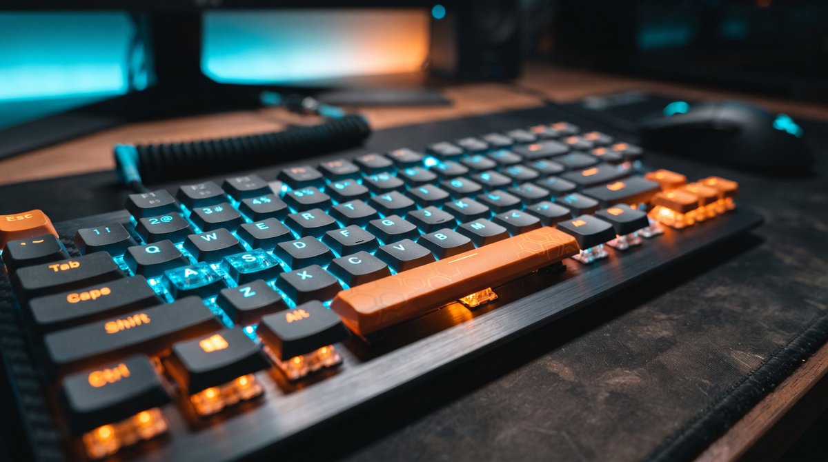 ARAISAtech's tweet photo. ¿Escribes código o informes todo el día? ⌨️ Los teclados mecánicos no son solo para "gamers". Muchos usuarios reportan que los switches táctiles (como los Brown) se sienten más cómodos y precisos en sesiones largas de tipeo. Tu herramienta de trabajo importa. #ARAISAtech https://t.co/JJuXj4jptz