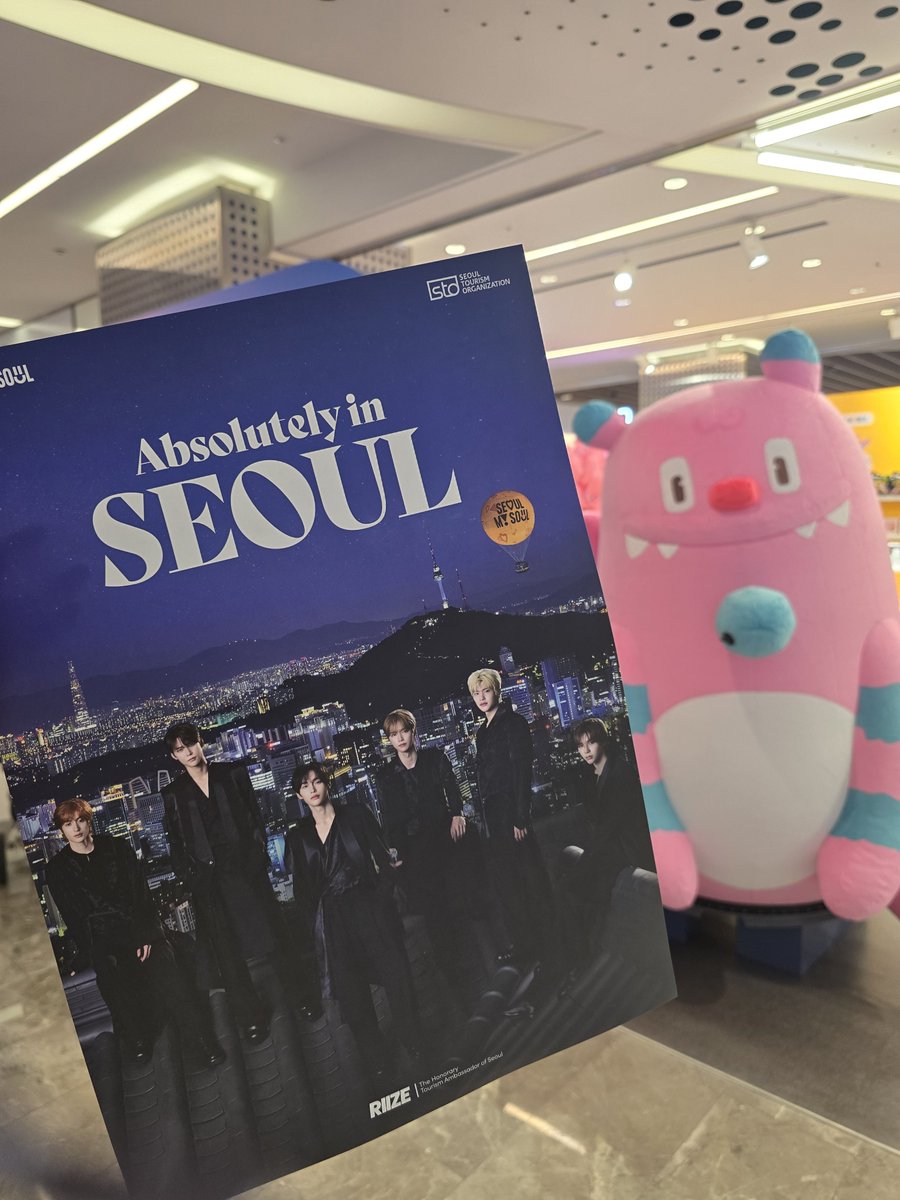 wonbin_kkotgil's tweet photo. 서울여행 첫일정
라이즈 포스터 받기🧡
#Light_Up_Your_SEOUL
#RIIZE
#서울관광재단 https://t.co/y5jVQMr3e7