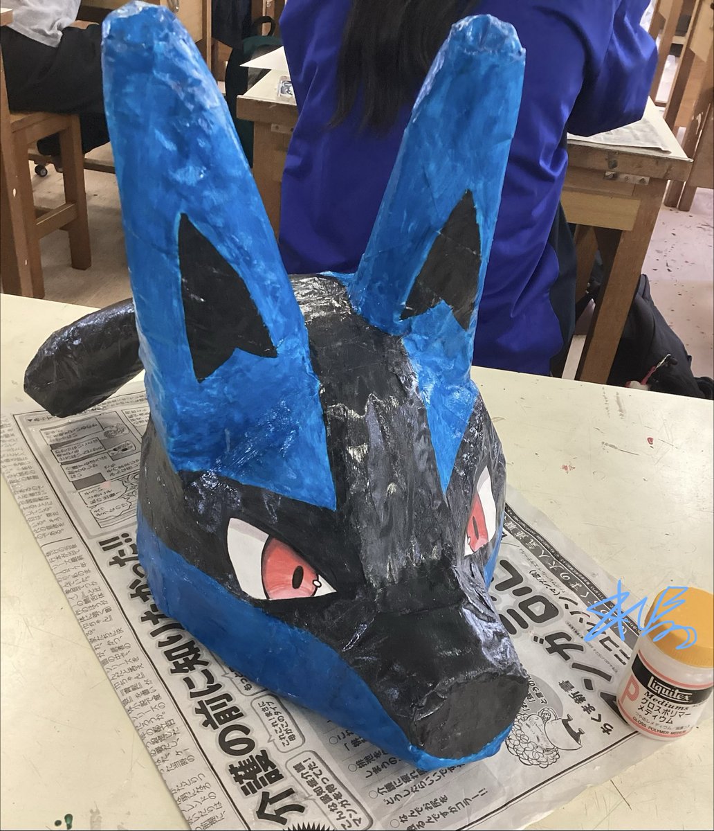Kureuru_kemo's tweet photo. 20回の工程を得てダンボールと画用紙でルカリオを作ってみました！！ https://t.co/fjto7xfX00