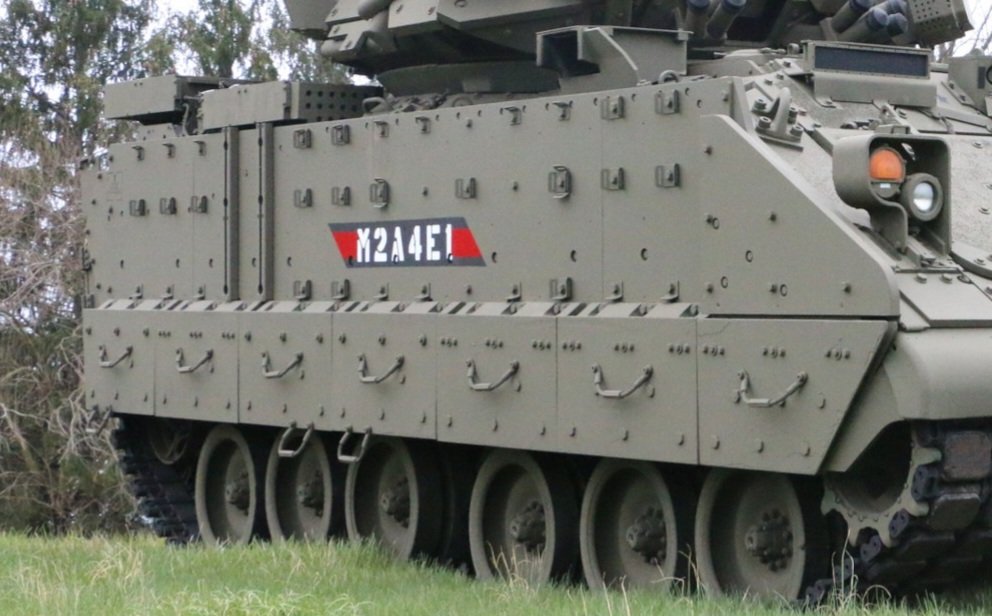 Dat_Arma's tweet photo. @Rxfe_s @IndexSabot Glad to be helpful :)
However, I forgot two IMPORTANT thing.

1) Increased rear height (better space for troops), same thing we see on some heavy modifield BMP-2 prototypes🇵🇱🇨🇿

2) Thicker side plates than the M2A4E1 (left photo👈), some sources say they are ceramic plates. https://t.co/5DXXVJl63D