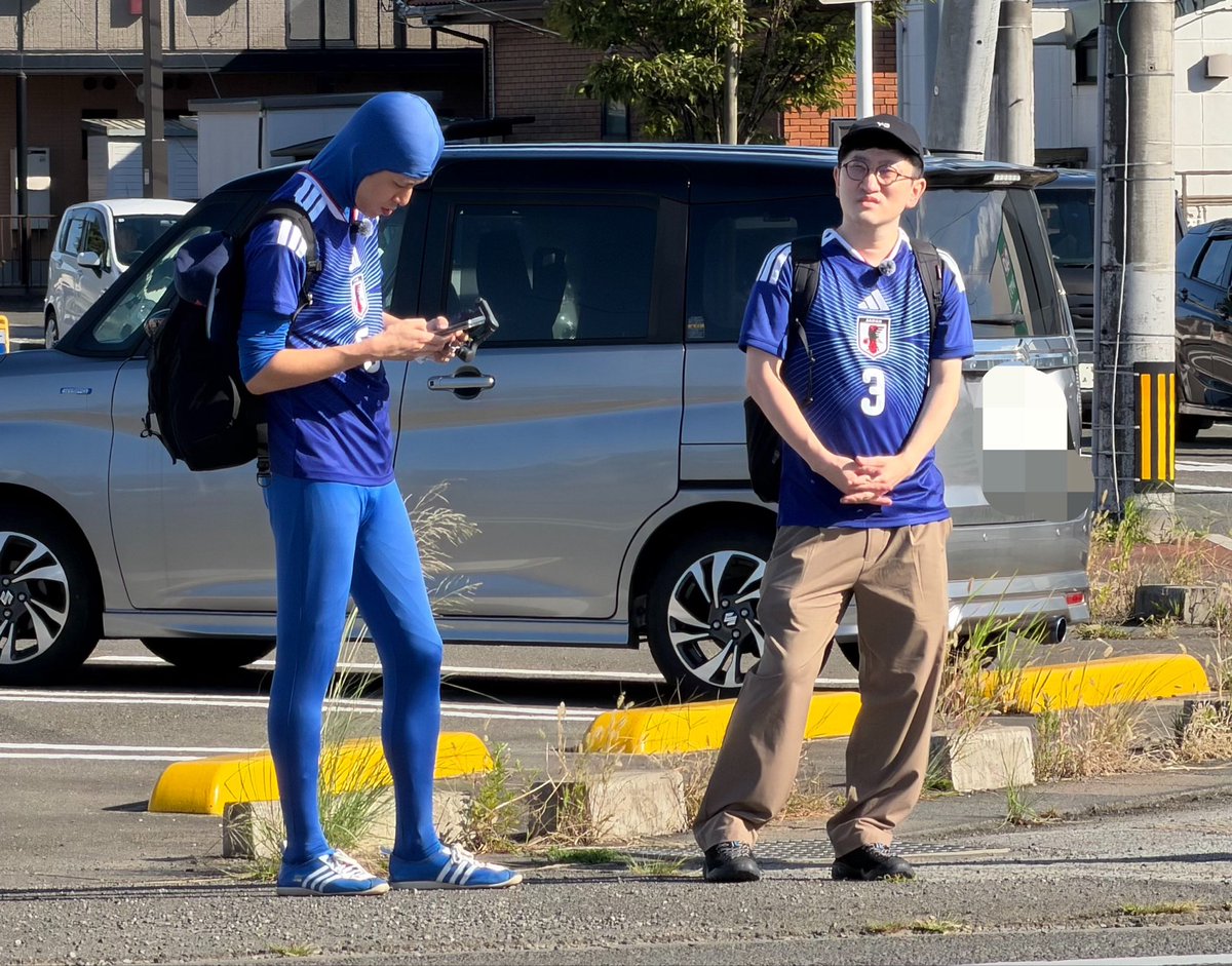 komatsu_coys's tweet photo. 野生のコハロンとぽんPに遭遇
この後横断歩道で握手だけして別れるという笑
@Kohalon @pom52p https://t.co/TT029ieOOX