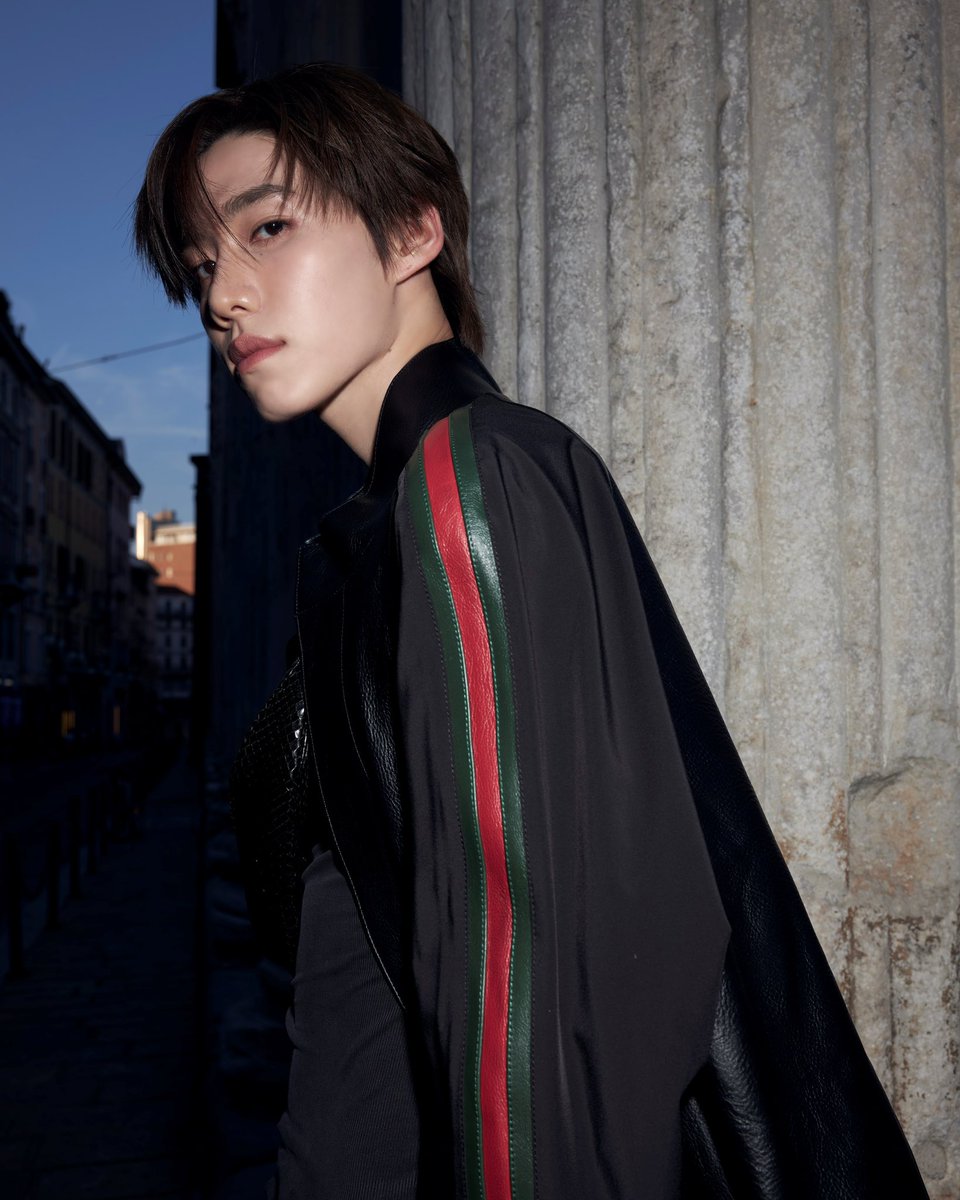 mintmag_th's tweet photo. หล่อทะลุฟ้า! เสิร์ฟภาพ Gucci Brand Ambassador ‘พีพี‘ สไตลิ่งที่ผสมผสานดีเทลของแถบ Web สีเขียว - แดง อันเป็นซิกเนเจอร์ของ Gucci ทั้งลุคจากคอลชั่น Gucci Primavera หลังเจ้าตัวบินลัดฟ้ามาร่วมชมแฟชั่นโชว์ ของ Gucci คอลเล็กชั่น Spring - Summer 2027 ใน Milan Fashion Week ณ ประเทศอิตาลี รอติดตามลุคฟร้อนท์โรว์ ‘พีพี’ ในวันศุกร์ที่ 25 กันยายน นี้ เวลา 14.00 น. มิลาน ประเทศอิตาลี (19.00 น. ตามเวลาประเทศไทย)💚

#Gucci @gucci
#GucciTheStoreShow
#MFW #ppkritt 
#MintNews