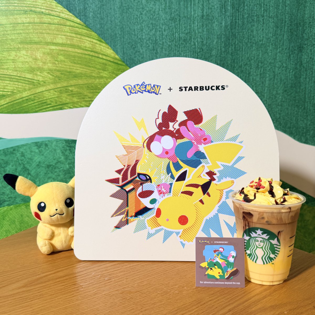 poke_times's tweet photo. /／ 
ピカチュウをイメージした
コラボレーションドリンクが発売💛
\＼ 

購入するともらえるオリジナルステッカーには
コーヒー片手に新たな冒険へ旅立つバリスタとピカチュウが…🏃‍♀️☕

詳細はこちらから✅
https://t.co/0RFaUesPCX
#スターバックス https://t.co/qSfok61xYC