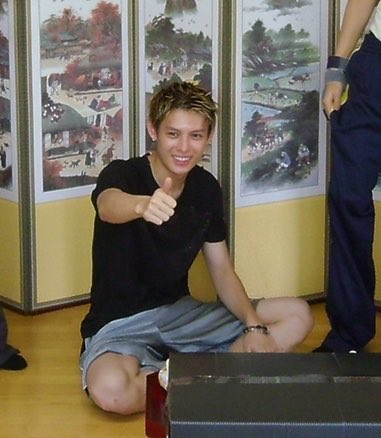 chaoyufm's tweet photo. james in basketball shorts and black tee for chuseok??????? https://t.co/js1ibItSbd