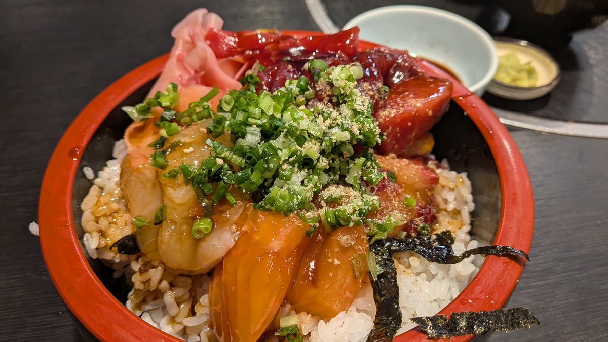hisaSL5's tweet photo. 連休明けなので海鮮丼 https://t.co/ROOF6OZNHV